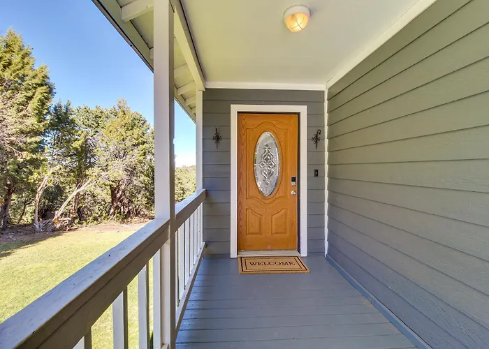 Dom wakacyjny Eagar Vacation W/ Spacious Deck!