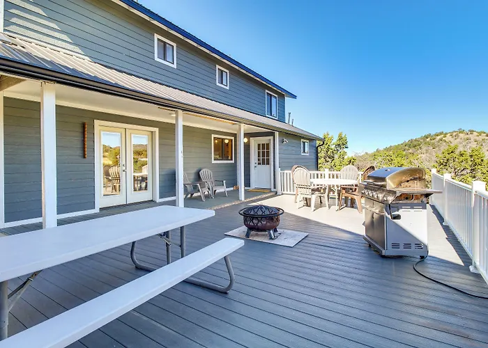 Eagar Vacation W/ Spacious Deck! *