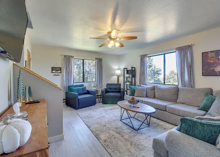 Eagar Vacation W/ Spacious Deck!